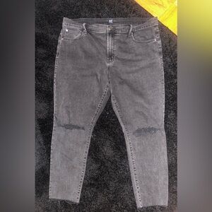 GAP Denim True Skinny Black Wash Distressed Jeans w/ Raw Hem - Women’s